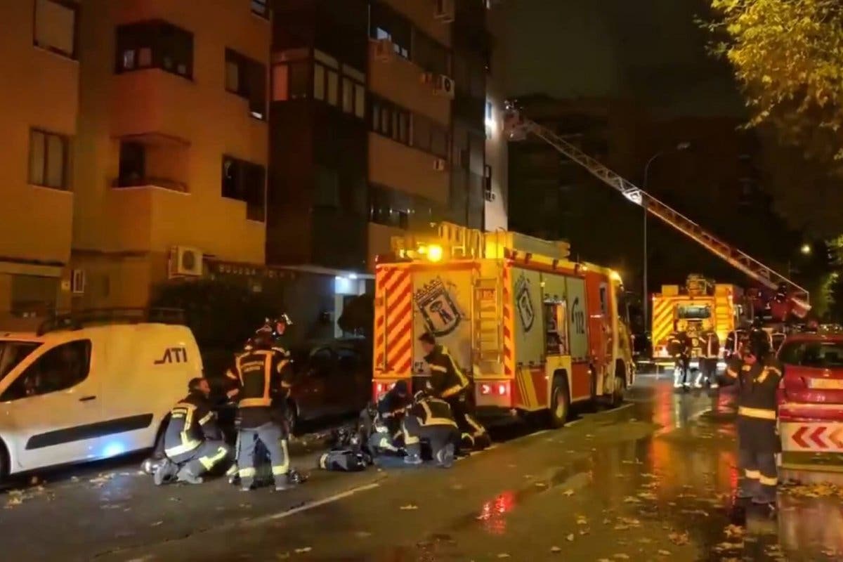 Atendidas 12 personas tras incendiarse un piso en Madrid 