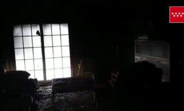 Un incendio calcina un piso en Alcalá de Henares sin que nadie lo detecte