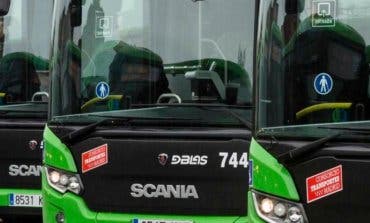 Investigada por conducir un autobús interurbano en Madrid usando dos móviles a la vez mientras circulaba por A-6