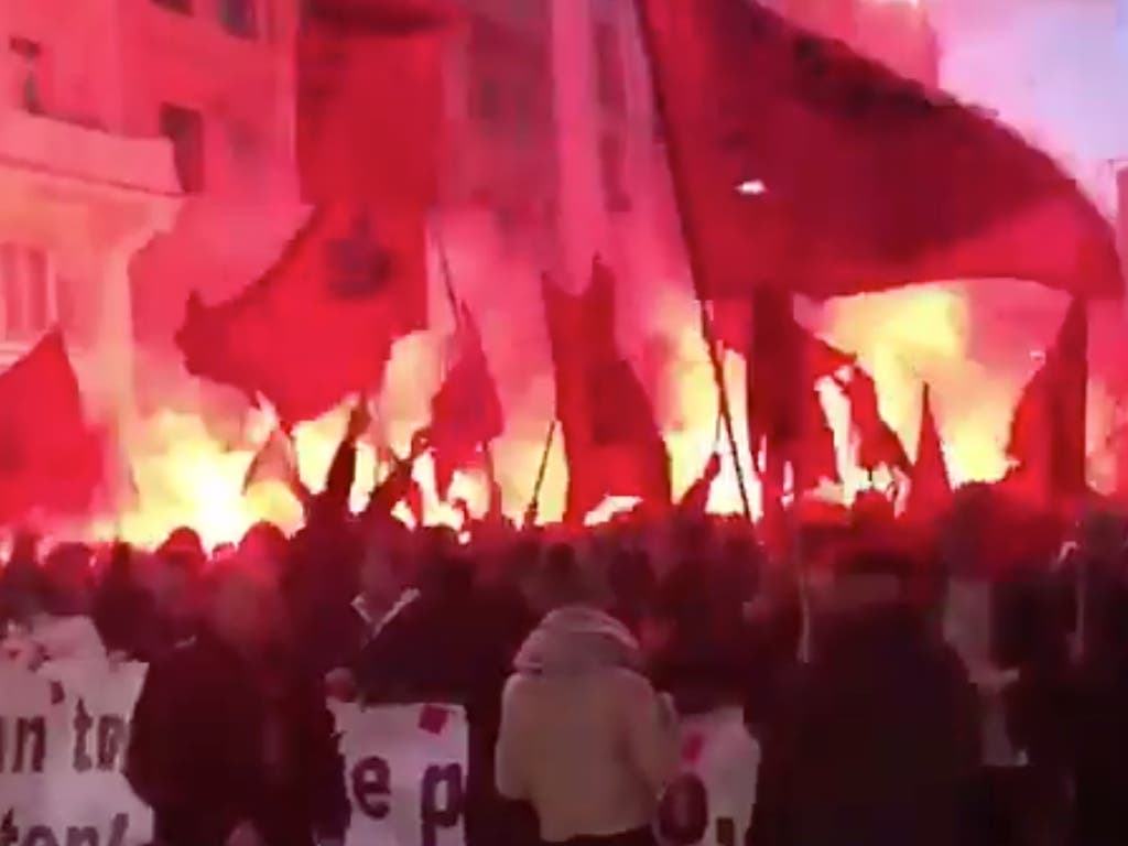 Los trabajadores de la EMT cortaron la Gran Vía para exigir diálogo