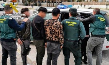 Cae la banda que asaltó a gritos una tienda de móviles en Alcalá de Henares