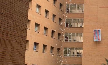 Nieve y sorpresas para los niños del Hospital de Alcalá de Henares