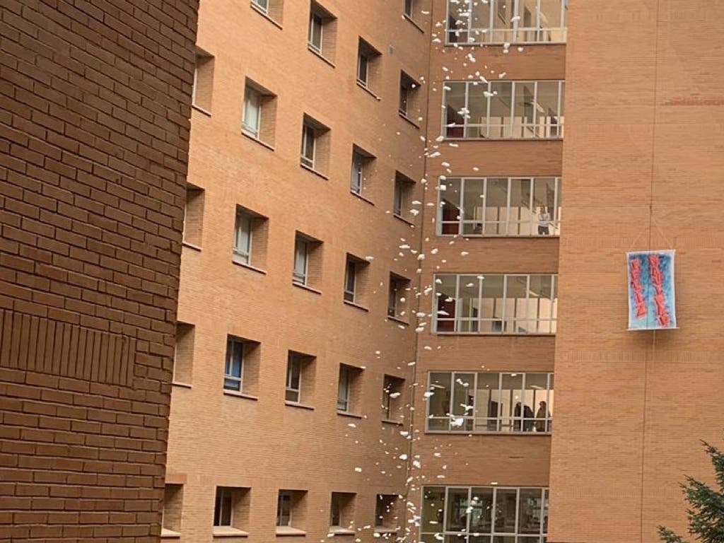 Nieve y sorpresas para los niños del Hospital de Alcalá de Henares