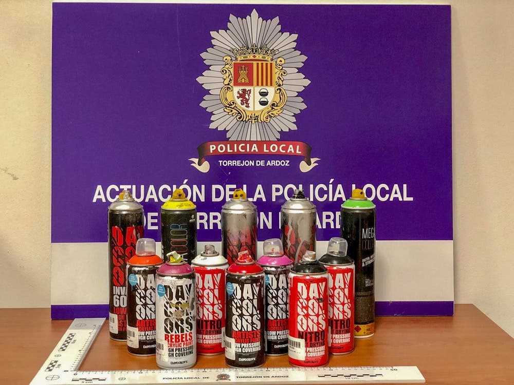 Pillados por la Policía realizando pintadas vandálicas en Torrejón de Ardoz