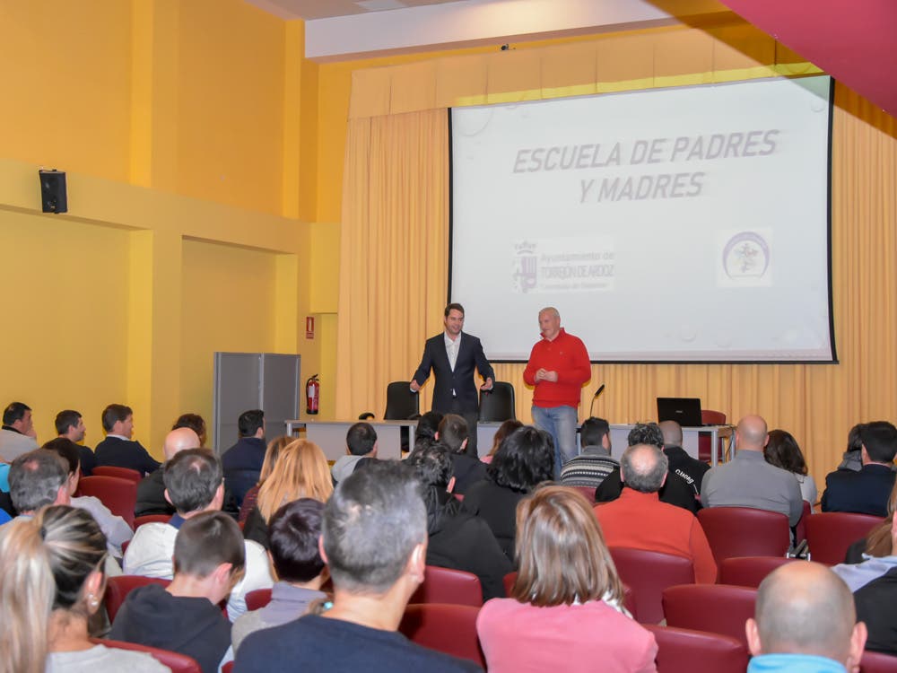 La Escuela de Padres de Torrejón, una iniciativa contra la violencia en el deporte