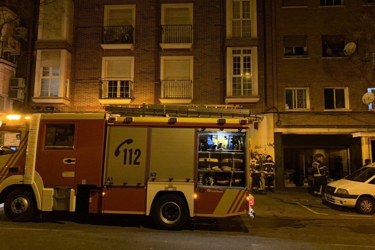 Dos incendios en Madrid dejan once intoxicados y un edificio desalojado