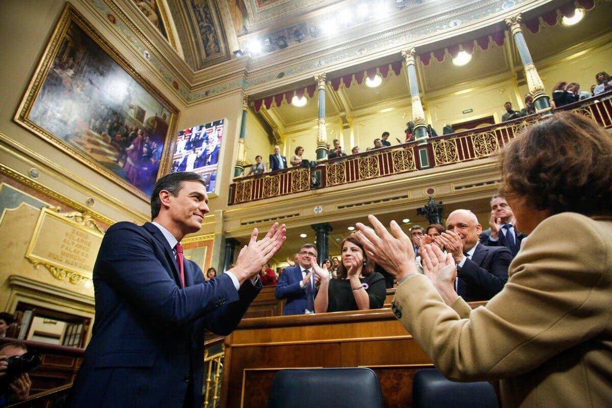 Pedro Sánchez, investido presidente del Gobierno por la mínima 