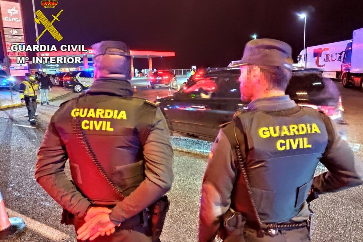 Detenidos en Azuqueca por robar cableado de las farolas de la A-2