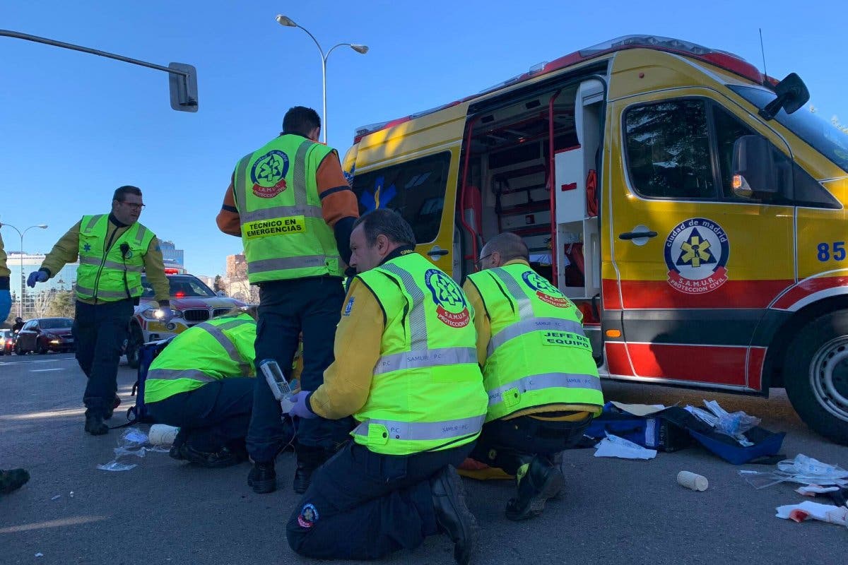 Herido grave un motorista tras chocar contra un coche en Arturo Soria