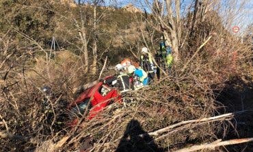 Herida una mujer tras impactar su coche contra un árbol en la M-608