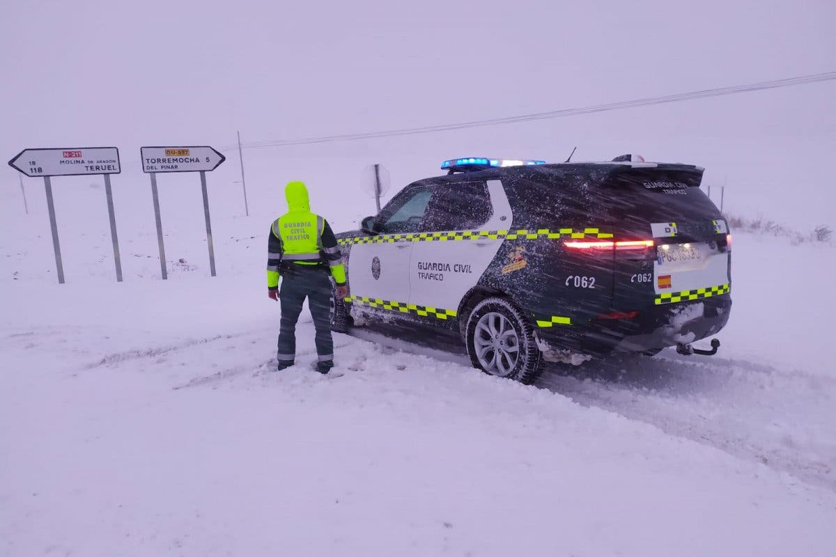 Nivel rojo en la N-211 por nevadas a su paso por Guadalajara 