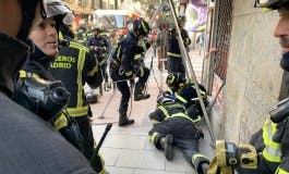 Rescatan a un trabajador atrapado en una galería subterránea en Malasaña 