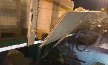 Tres heridos al caer sobre sus coches la carga de un tráiler en la AP-6