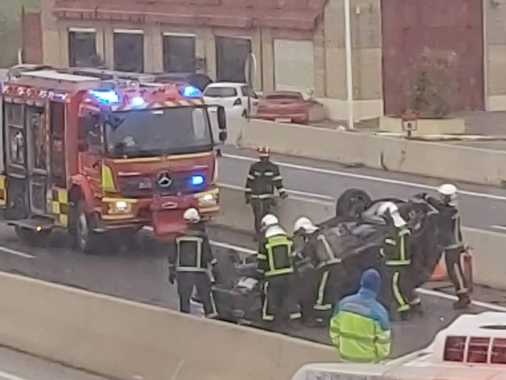 Un coche vuelca en la carretera de Torrejón de Ardoz a Ajalvir 