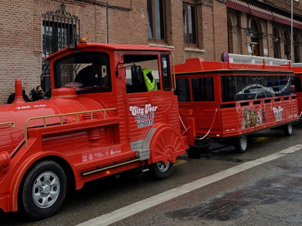 El tren turístico de Alcalá de Henares estrena recorrido