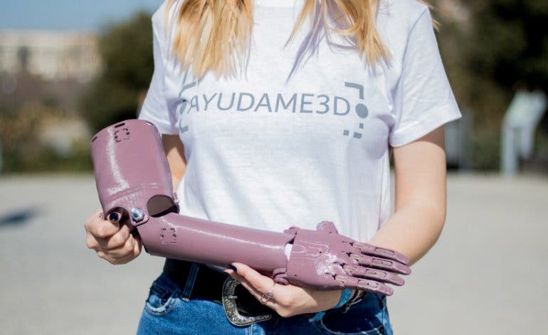 Estudiantes de Alcalá de Henares fabrican prótesis en 3D para personas sin recursos