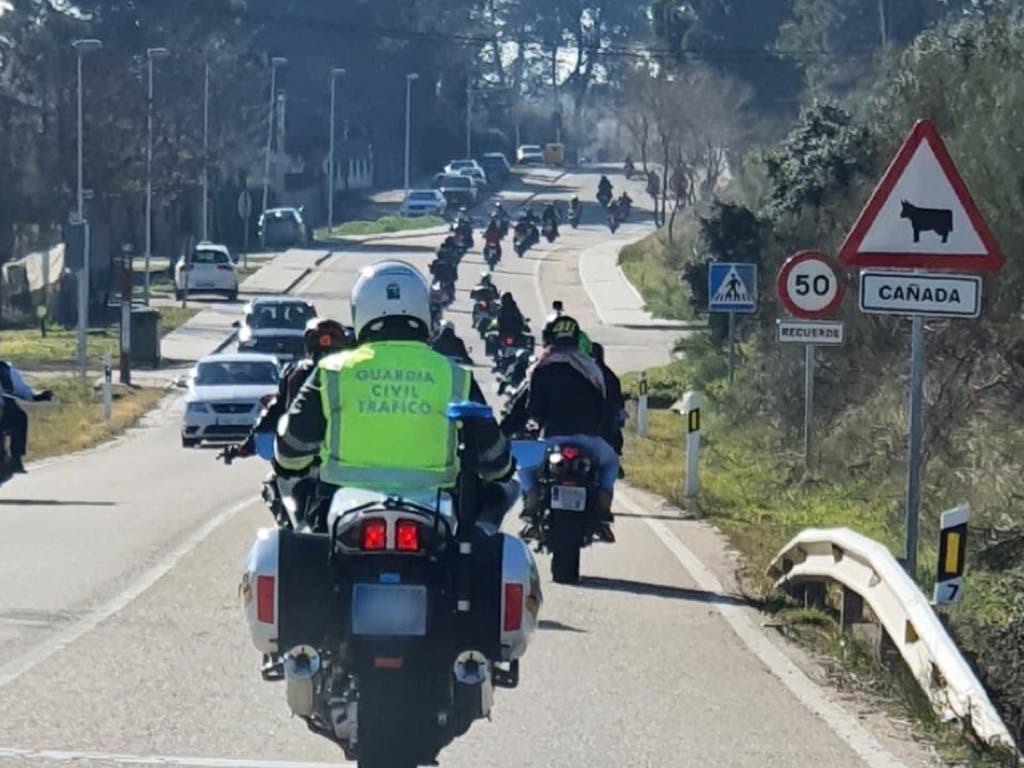 Emotivo homenaje motero en Daganzo en recuerdo de Rafa y su novia