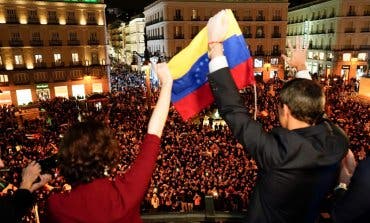 Miles de venezolanos arroparon a Juan Guaidó en Sol para pedir libertad y democracia