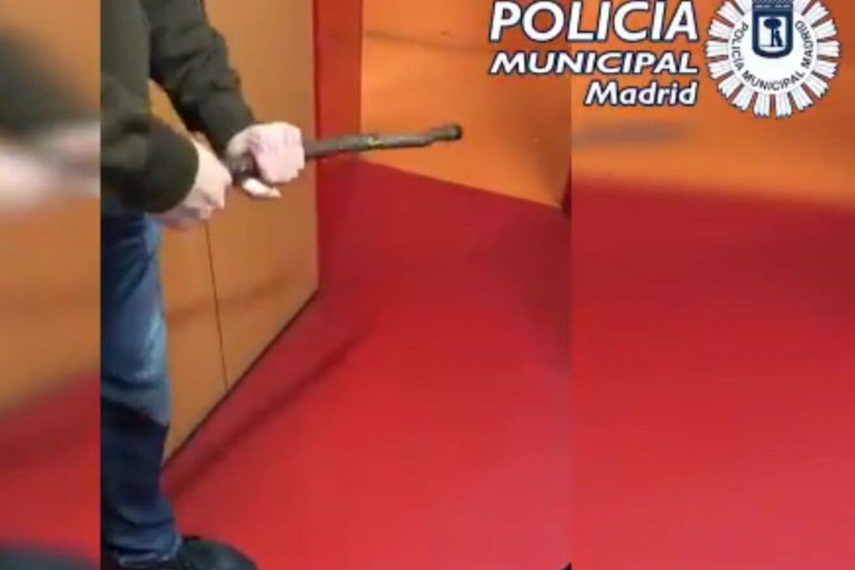 Detenidos en Vallecas por vender armas prohibidas y muy peligrosas a través de Internet