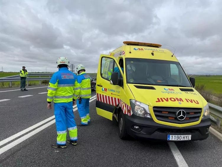 Herido grave un ciclista tras ser atropellado por un camión en la M-410