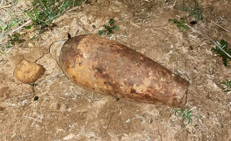 Un vecino de Torrejón de Ardoz encuentra una bomba en un descampado 