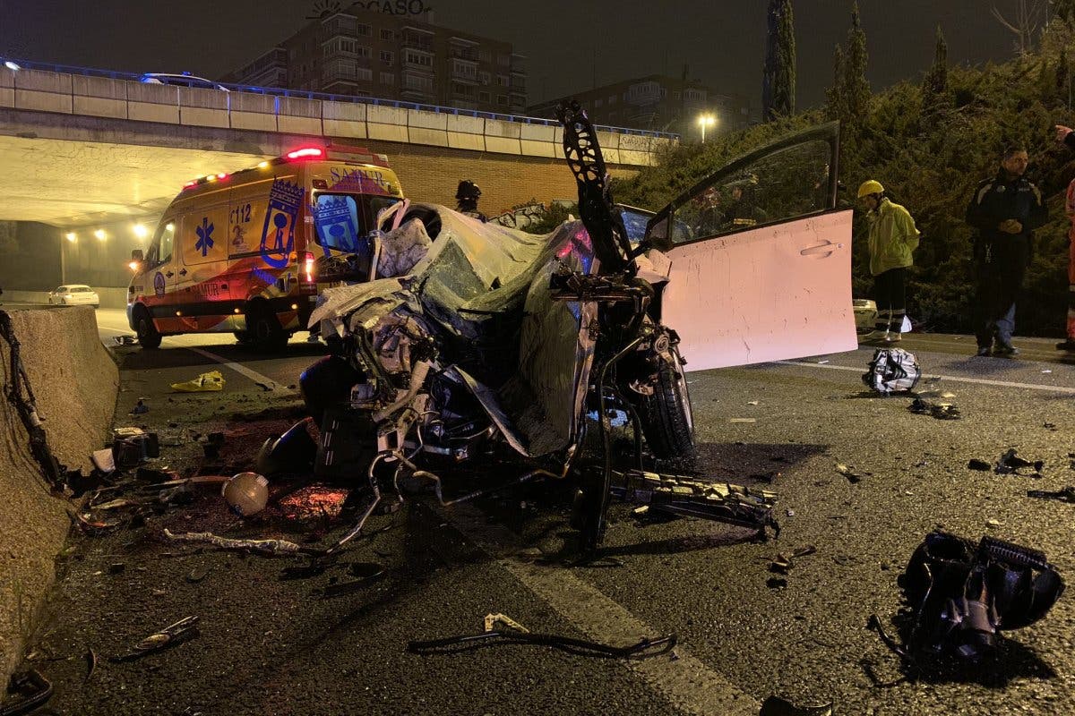 Muere una mujer en la A-2 tras caer su coche por un talud de ocho metros