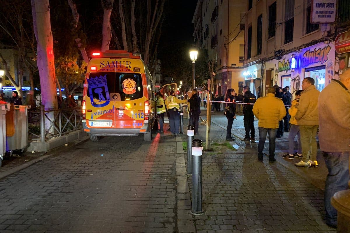 Buscan al autor del apuñalamiento de un joven en Vallecas