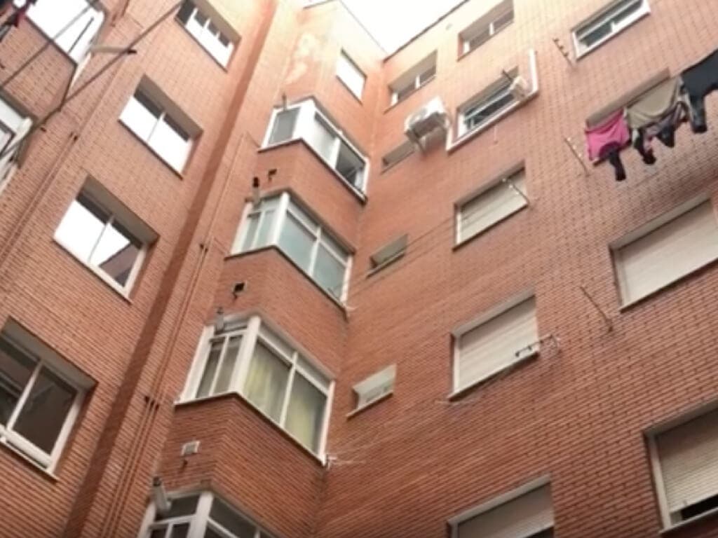 Muere un hombre al precipitarse desde un quinto piso en Getafe