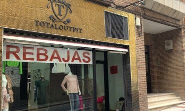 Desvalijan una tienda de ropa de marca en Guadalajara a punta de navaja