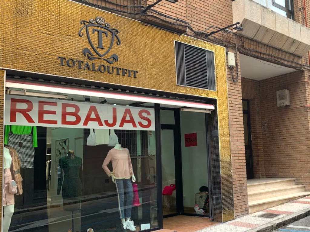 Desvalijan una tienda de ropa de marca en Guadalajara a punta de navaja