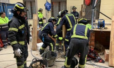 Muere un obrero sepultado tras el derrumbe de una galería subterránea en Madrid