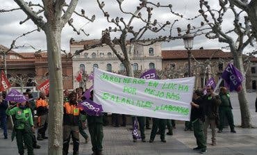 El 100% de la plantilla secunda la huelga de jardineros de Alcalá de Henares