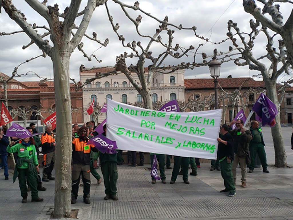 El 100% de la plantilla secunda la huelga de jardineros de Alcalá de Henares