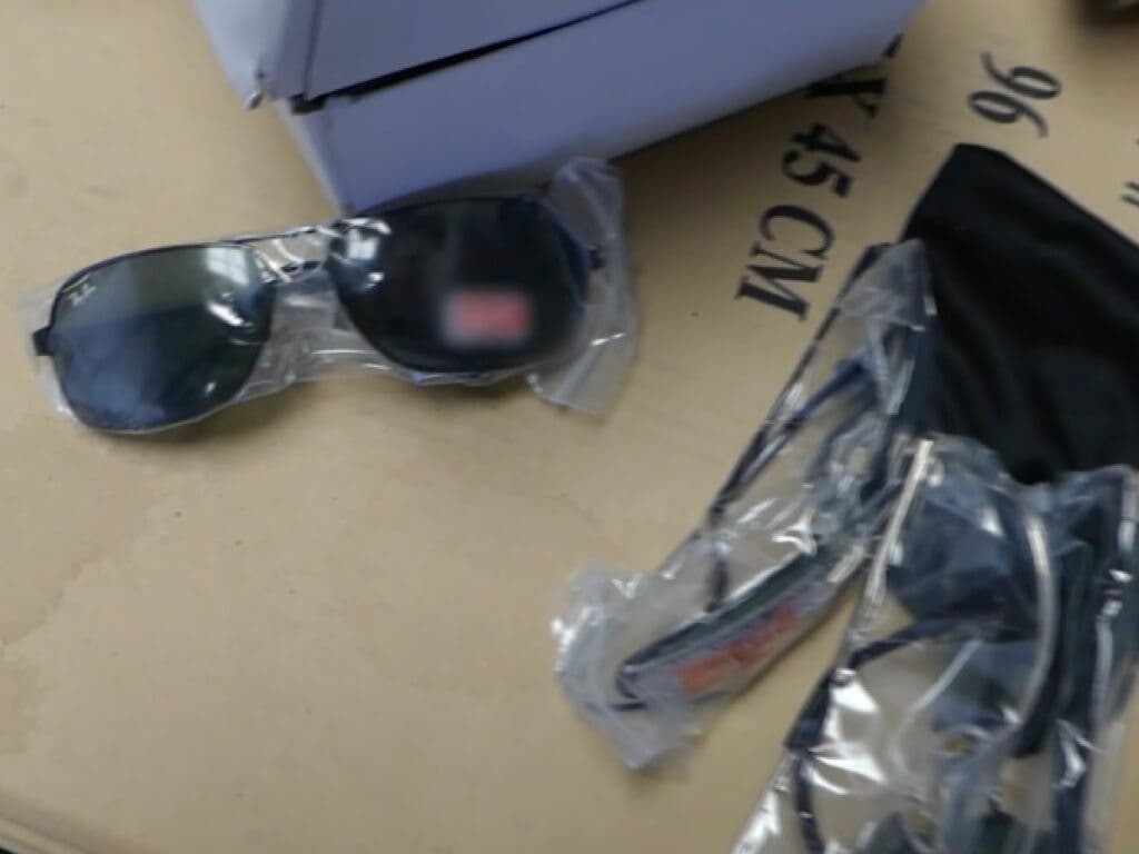 Golpe policial en Madrid a las falsificaciones de perfumes y gafas de marca