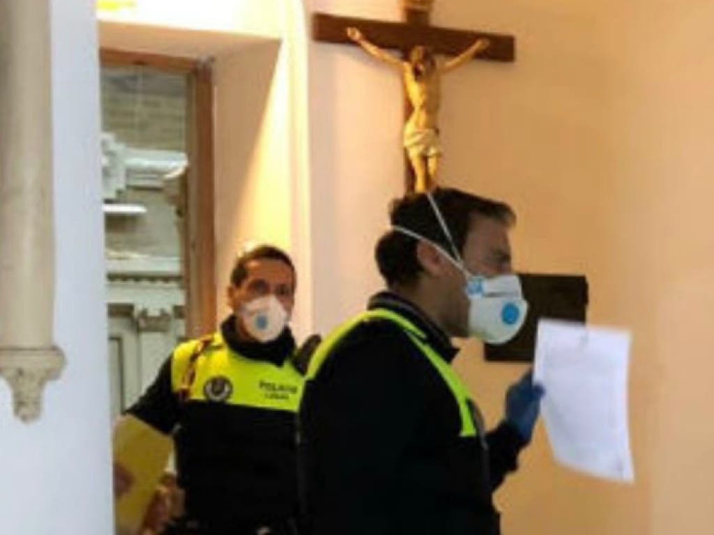 Inspeccionan una iglesia de Alcalá de Henares para hacer cumplir el distanciamiento