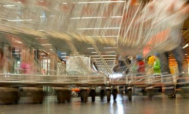 La Comunidad de Madrid llama a la calma ante aglomeraciones en supermercados