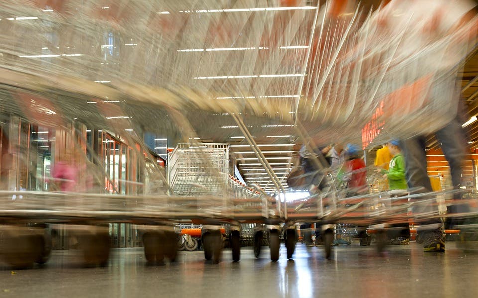 La Comunidad de Madrid llama a la calma ante aglomeraciones en supermercados