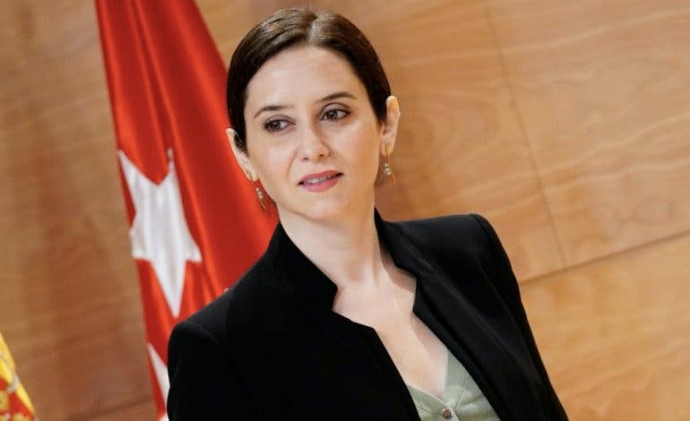 Ayuso recibe el alta médica tras superar el coronavirus