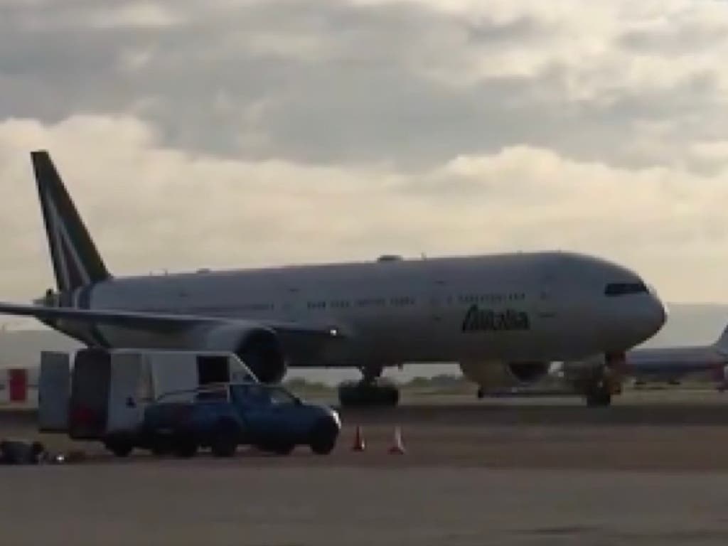 Aterriza en Madrid un quinto avión de Ayuso con material sanitario