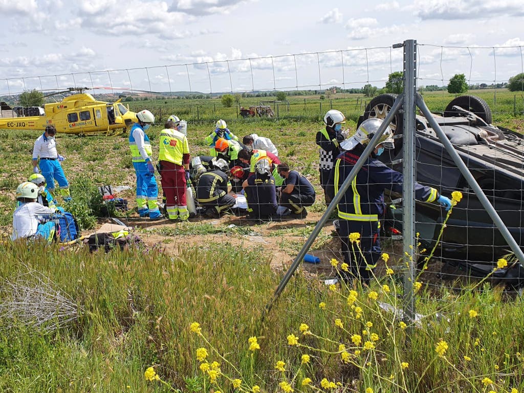 Herido grave tras volcar su coche en Fuente el Saz de Jarama