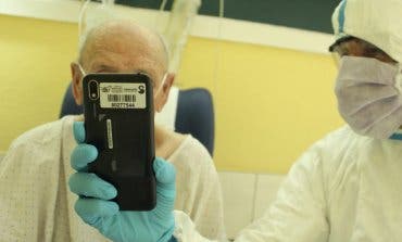 Videollamadas de esperanza para pacientes mayores ingresados en Guadalajara