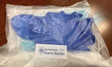 Nuevo Baztán reparte mascarillas y guantes entre sus vecinos 