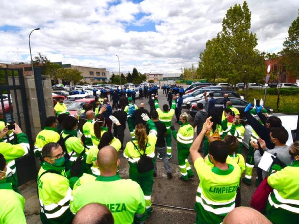 Torrejón de Ardoz rinde homenaje a los trabajadores de limpieza y recogida de basuras