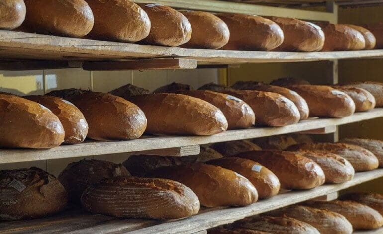 Multado por ir de Guadalajara a Madrid para comprar una barra de pan