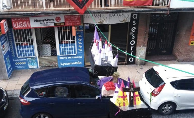 Una procesión en los balcones de San Fernando de Henares