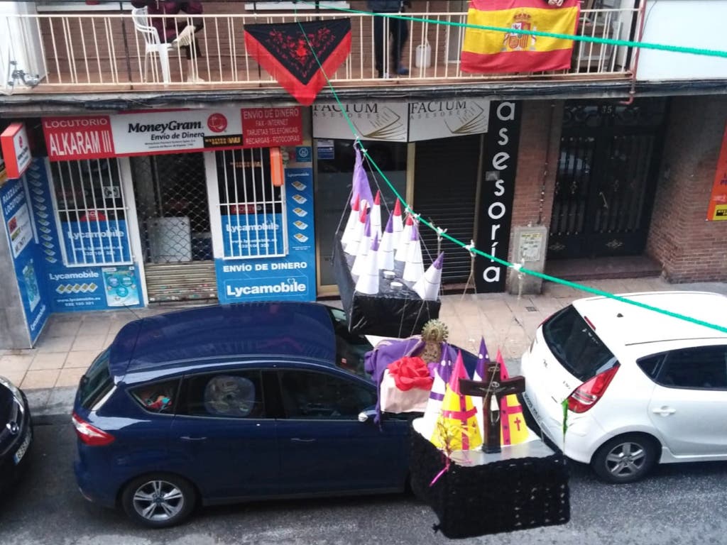 Una procesión en los balcones de San Fernando de Henares