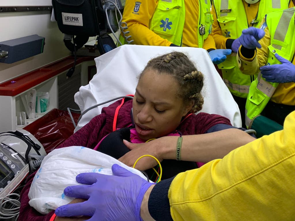 Una joven da a luz a una niña en plena calle en Vallecas 