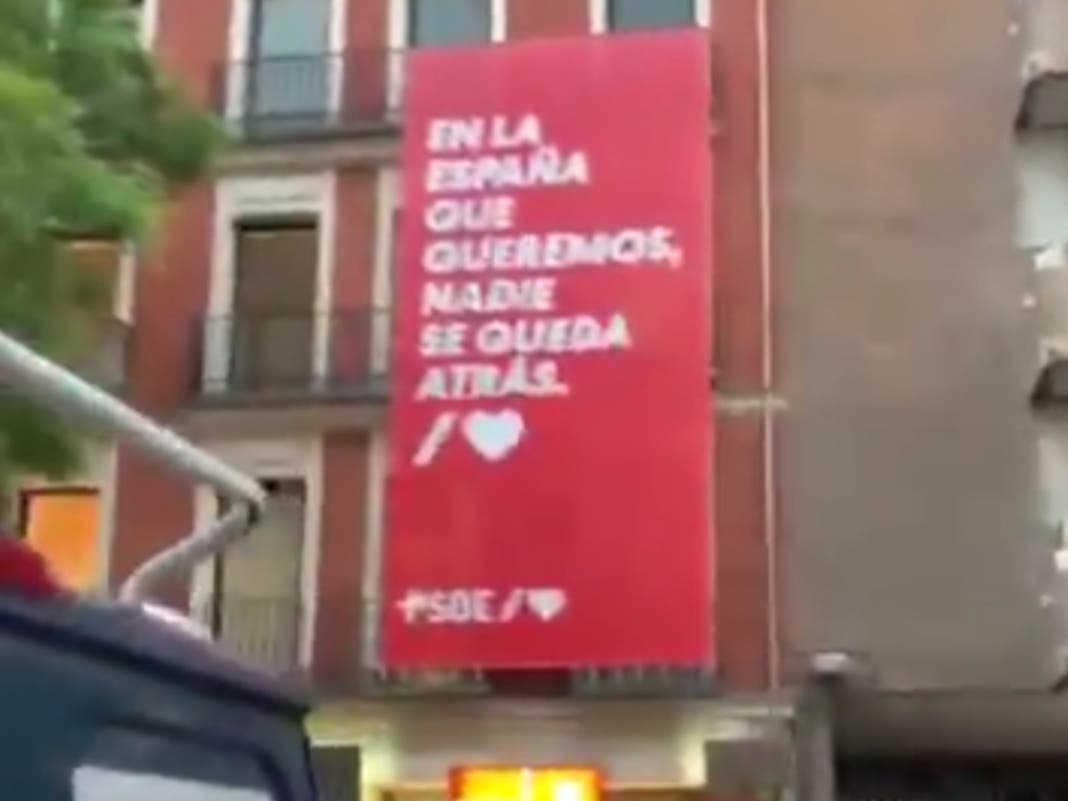 Las caceroladas llegan a la sede del PSOE y al chalet de Pablo Iglesias