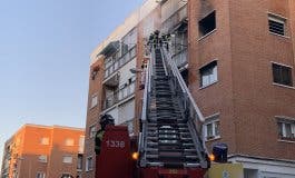 Un muerto y varios heridos leves en el incendio de un piso en Villaverde