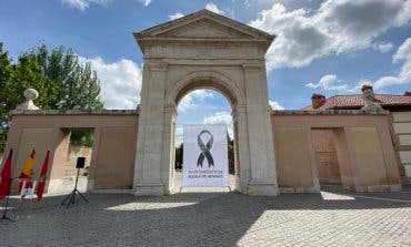 Alcalá de Henares homenajea a las víctimas del coronavirus 